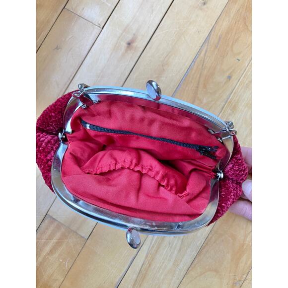 1950s Vintage Red Velvet Chenille Handbag, Pearly Kiss Lock Closure, Evening Bag - Picture 5 of 8